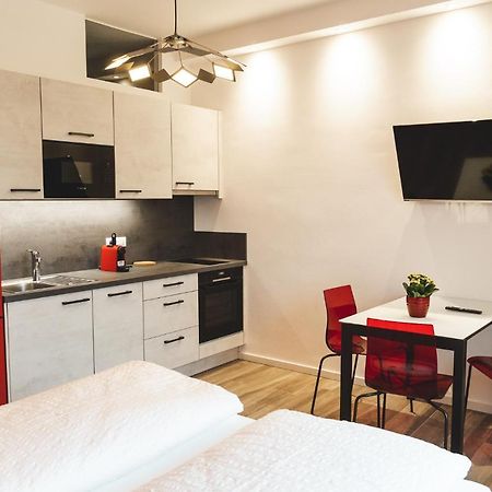 Studio-Appartment - Hotel Lux Мерано Экстерьер фото
