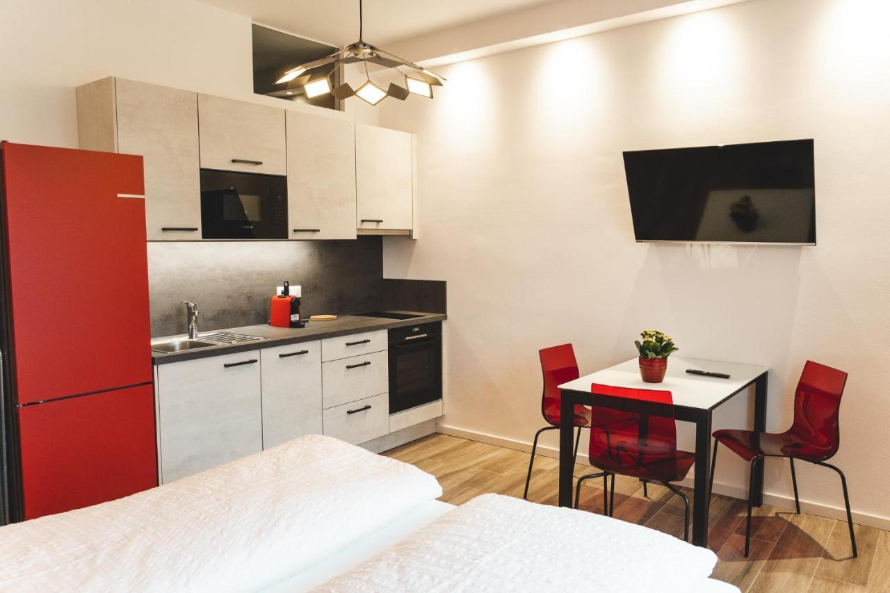 Studio-Appartment - Hotel Lux Мерано Экстерьер фото