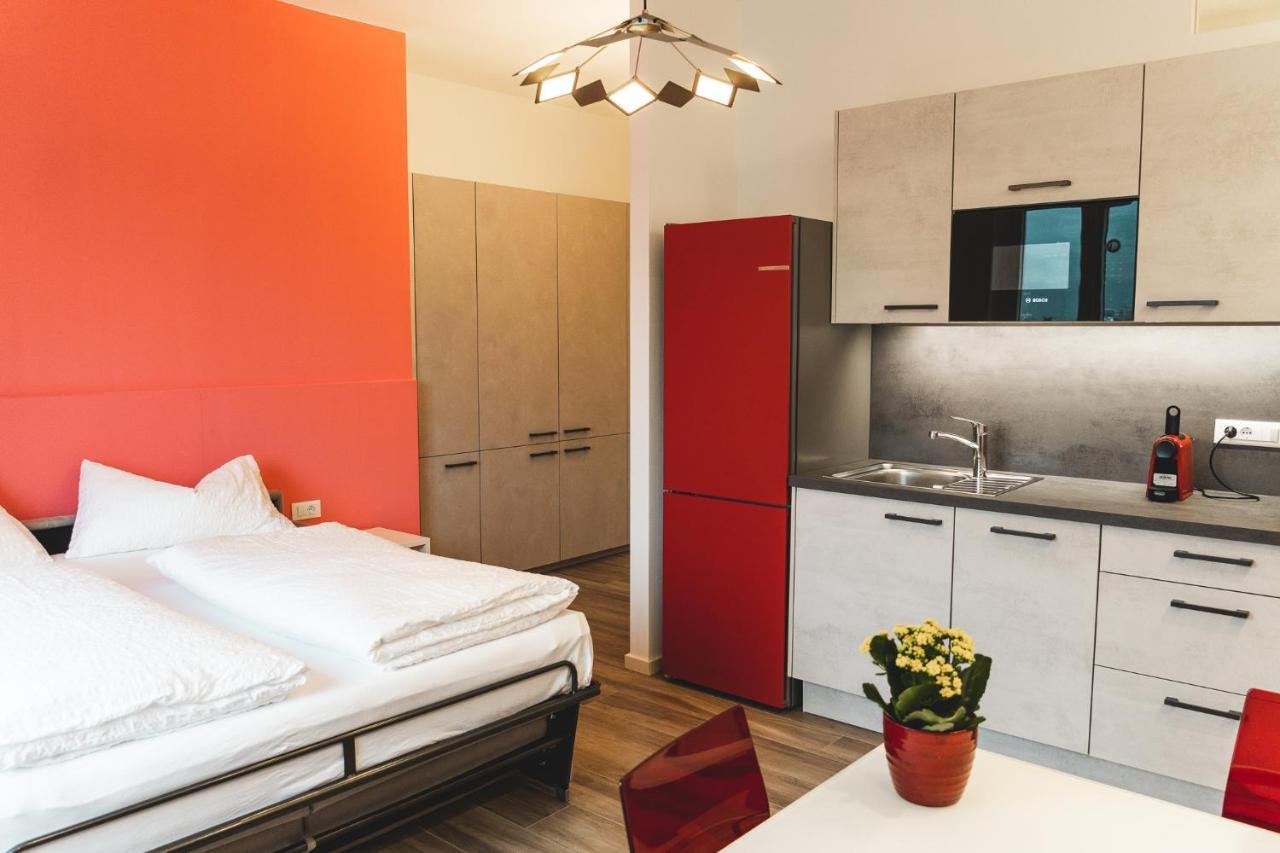 Studio-Appartment - Hotel Lux Мерано Экстерьер фото